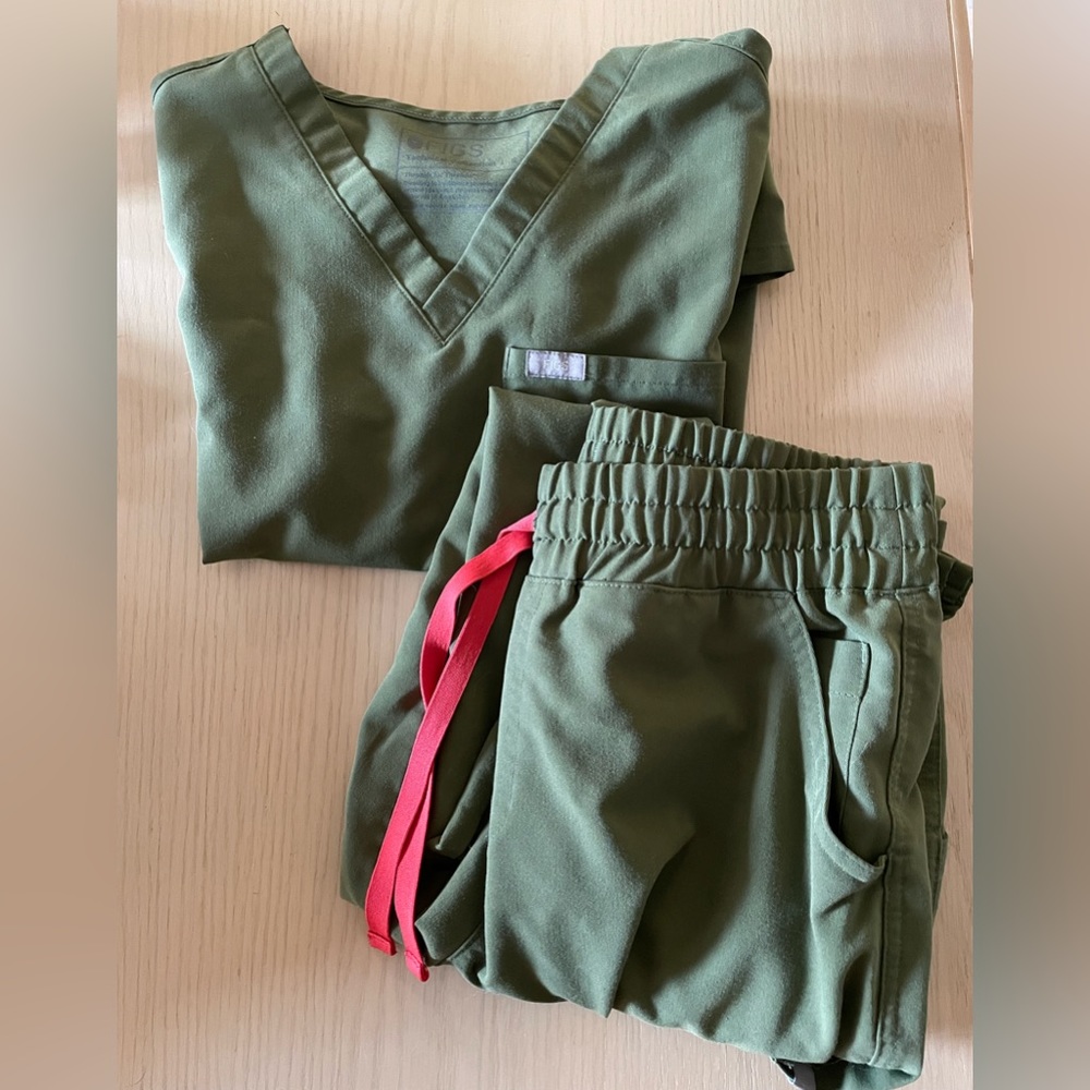 FIGS Limited edition colour - dark olive - set